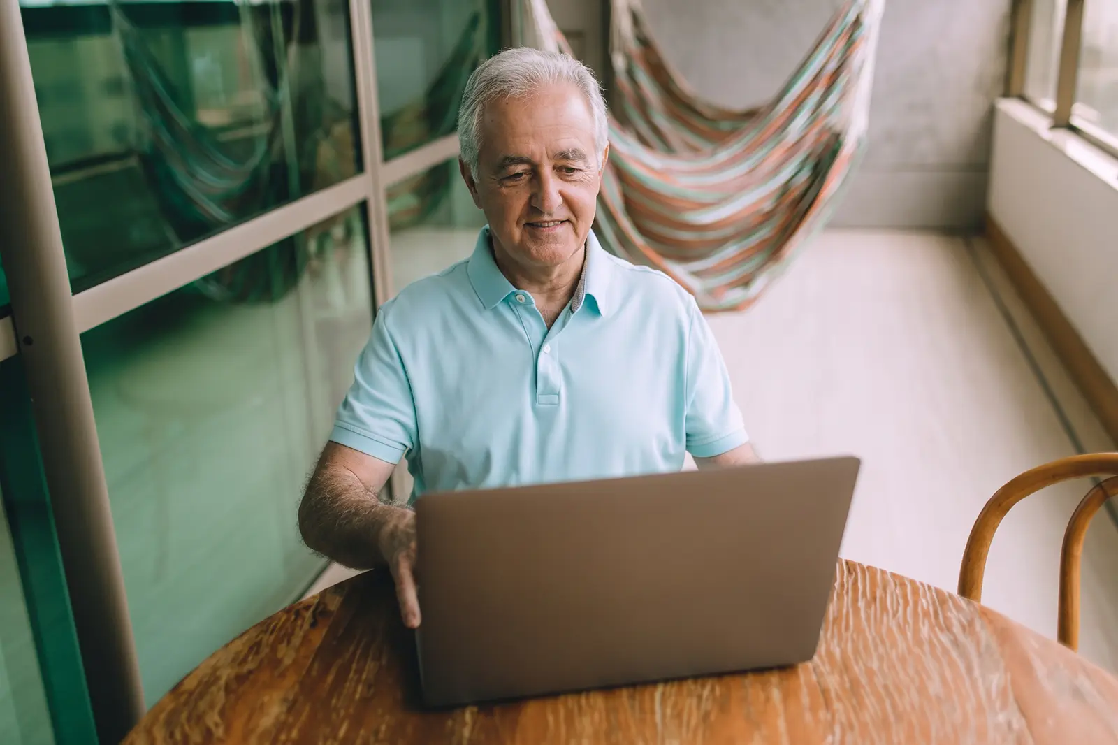 Person looking at unanswered email prompts
